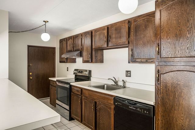 30 Skyline Dr 6, Braintree, MA 02184