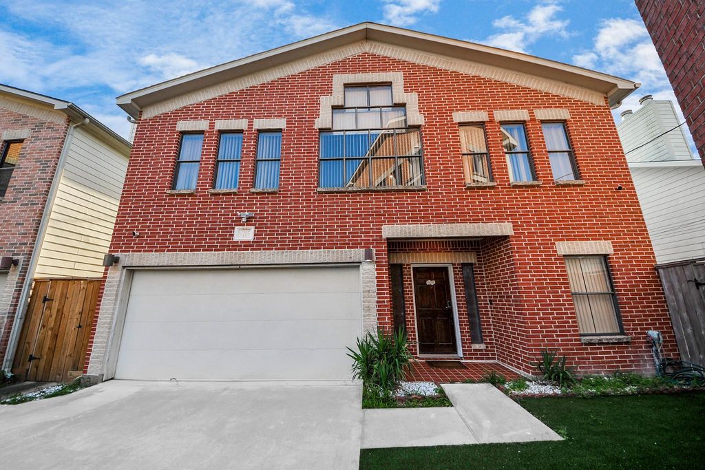 9715 Riddlewood Lane, Houston, TX 77025