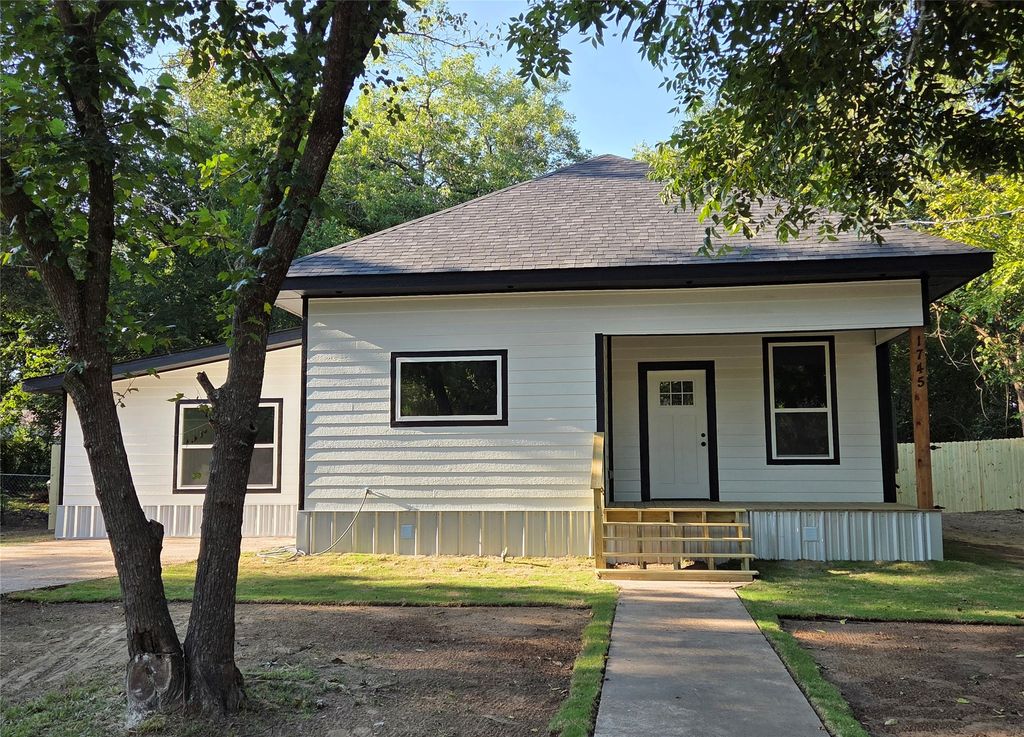 1745 E Cherry, Paris, TX 75460