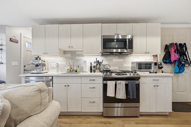 89 Prescott St B, Boston, MA 02128