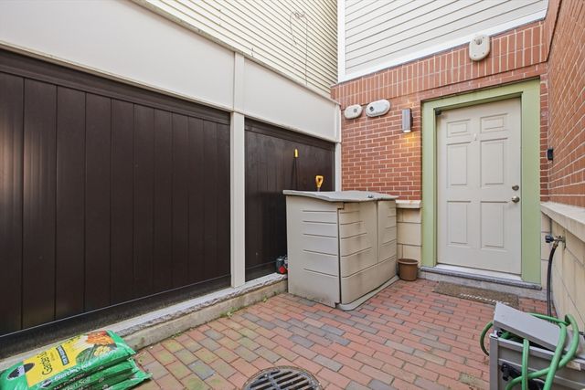 89 Prescott St B, Boston, MA 02128
