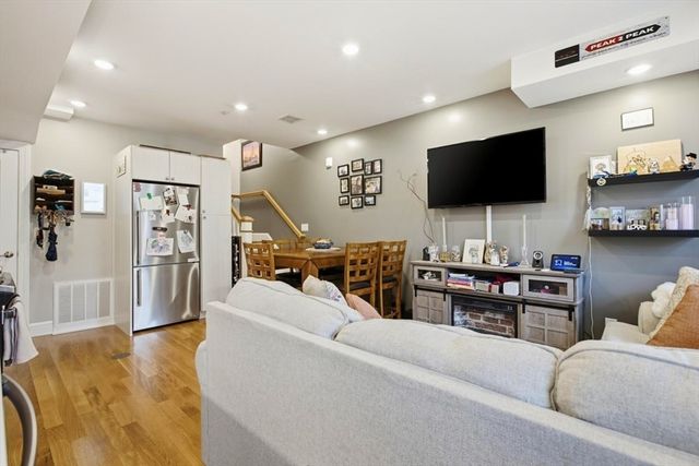 89 Prescott St B, Boston, MA 02128