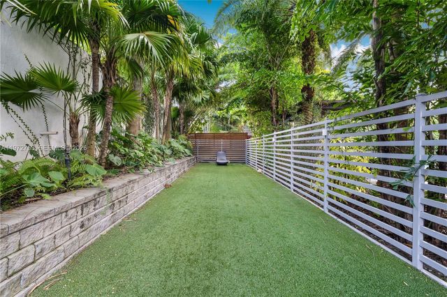 1880 S Bayshore Dr, Miami, FL 33133