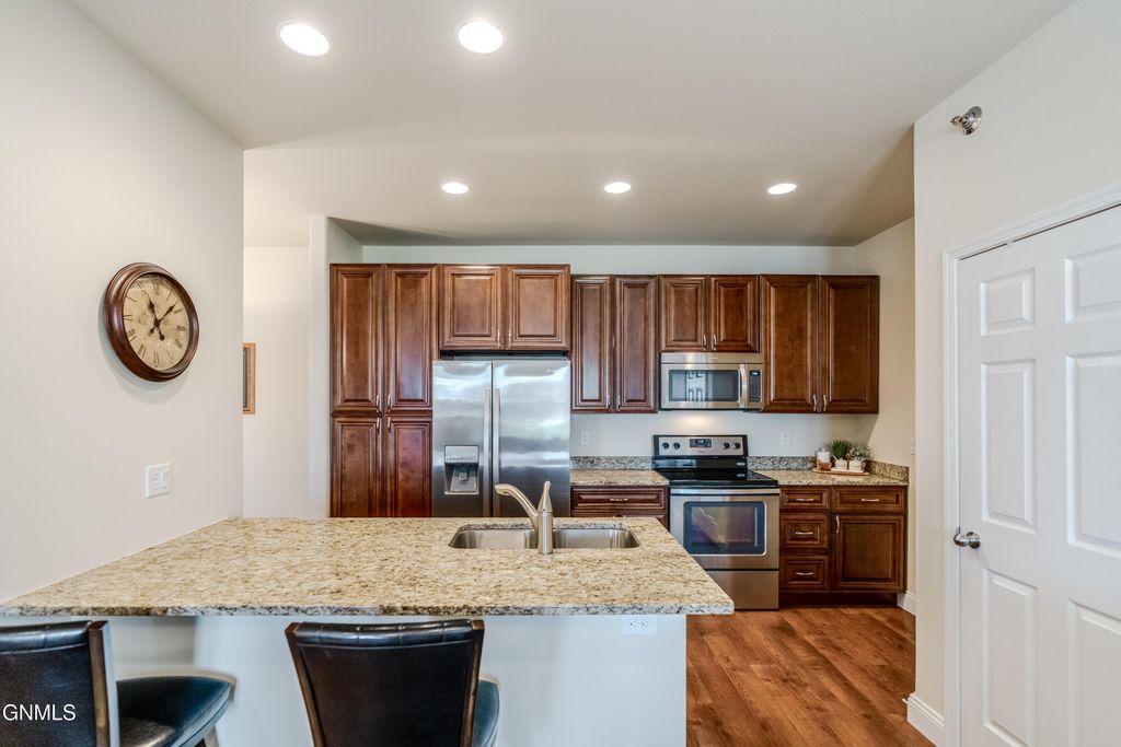 706 Lasalle Drive E, Bismarck, ND 58503 photo 2