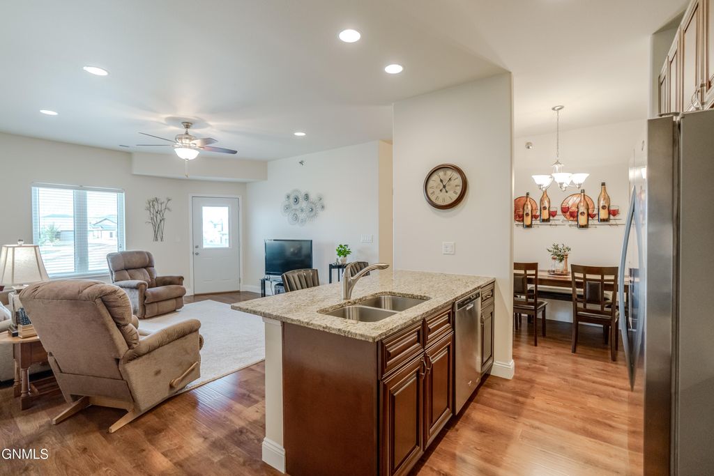 706 Lasalle Drive E, Bismarck, ND 58503 photo 3