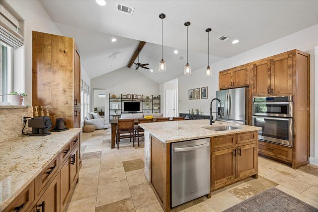 906 Canyon Oak CIR, Marble Falls, TX 78654