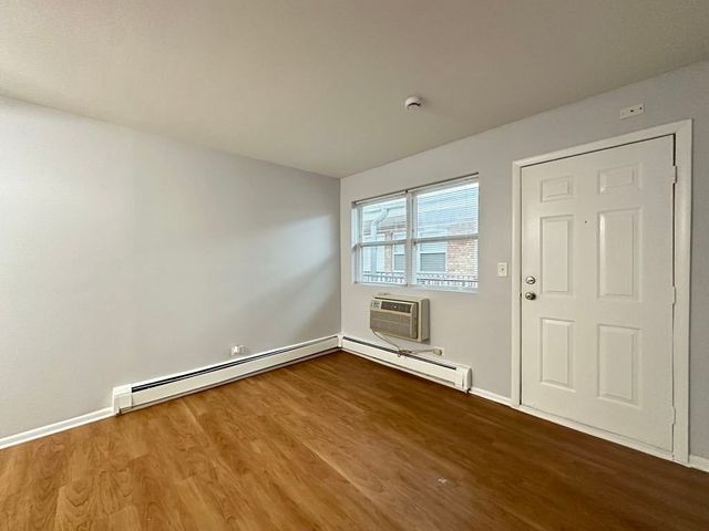 4612 N Beacon Street 3C, Chicago, IL 60640