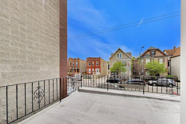 3450 W Diversey Avenue, Chicago, IL 60647