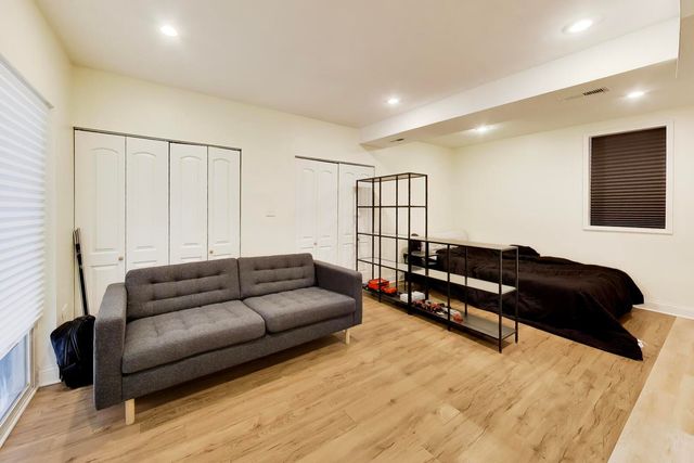3450 W Diversey Avenue, Chicago, IL 60647