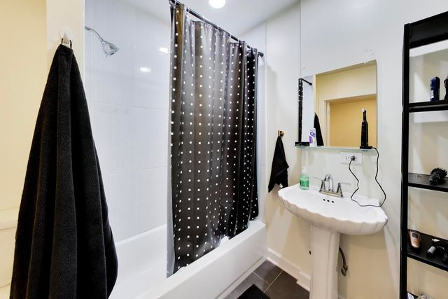 3450 W Diversey Avenue, Chicago, IL 60647