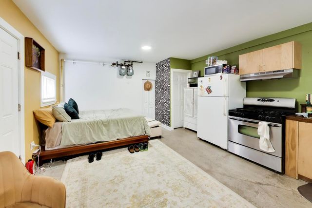 3450 W Diversey Avenue, Chicago, IL 60647