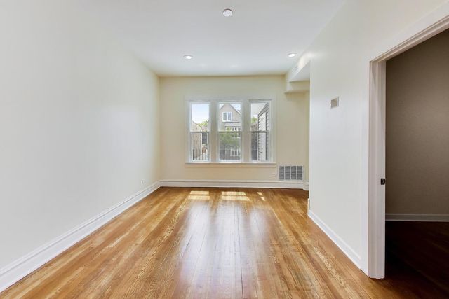 3450 W Diversey Avenue, Chicago, IL 60647