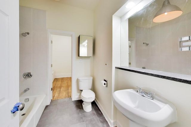 3450 W Diversey Avenue, Chicago, IL 60647