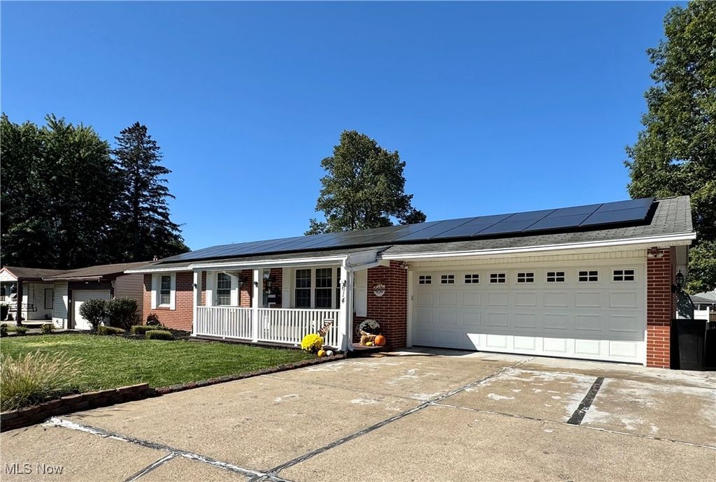 614 10th Drive NW, New Philadelphia, OH 44663