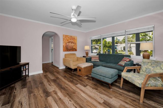 245 GARDEN CIRCLE S, Dunedin, FL 34698