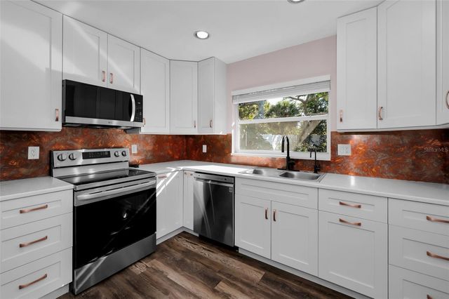 245 GARDEN CIRCLE S, Dunedin, FL 34698