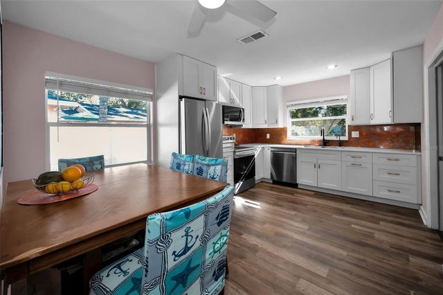 245 GARDEN CIRCLE S, Dunedin, FL 34698