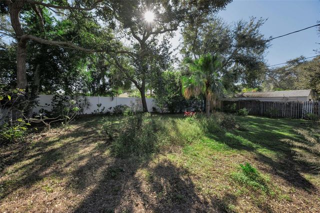 245 GARDEN CIRCLE S, Dunedin, FL 34698