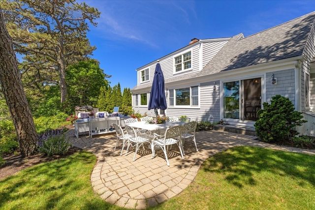 17 Cove Ln, Dennis, MA 02670
