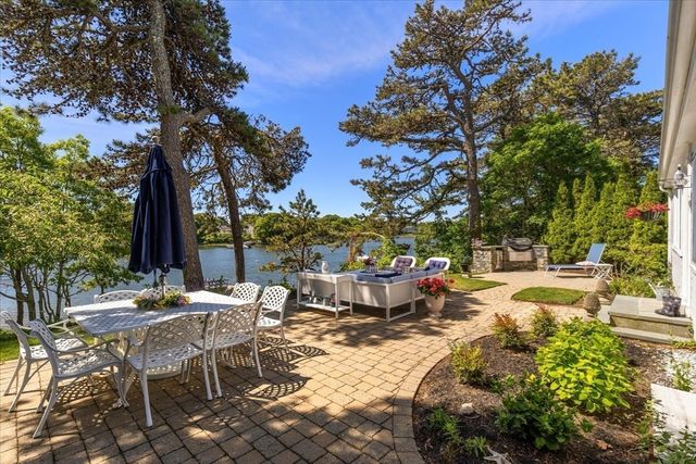 17 Cove Ln, Dennis, MA 02670