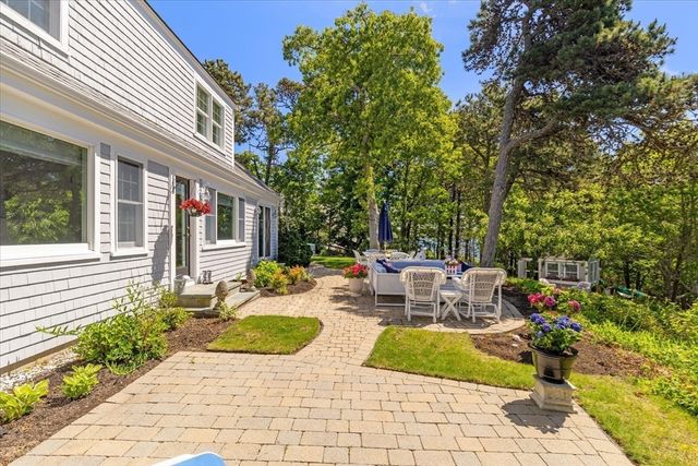 17 Cove Ln, Dennis, MA 02670