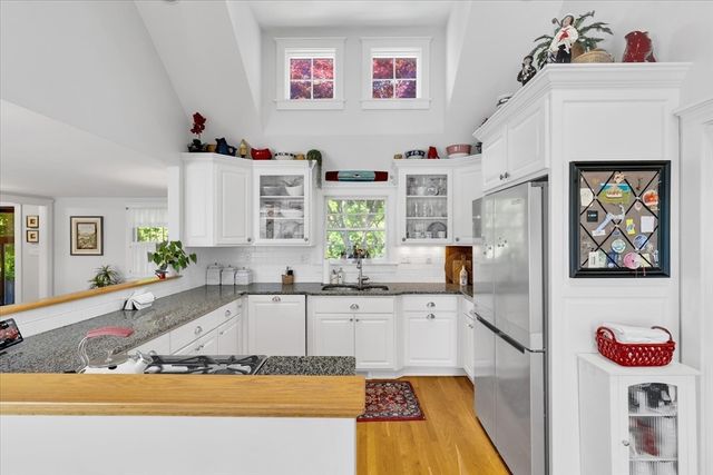 17 Cove Ln, Dennis, MA 02670