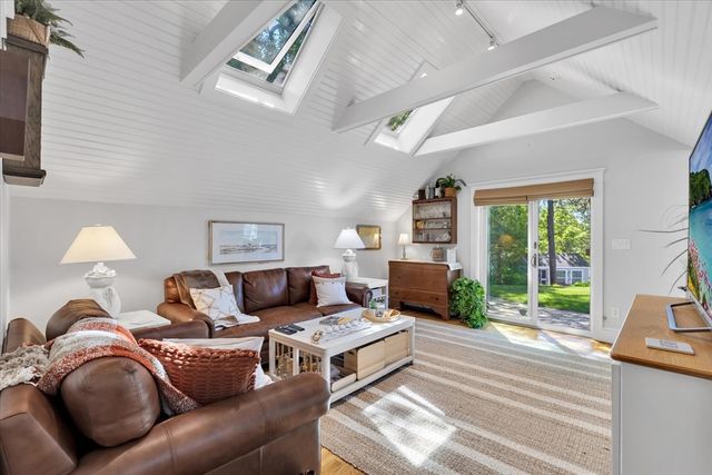 17 Cove Ln, Dennis, MA 02670