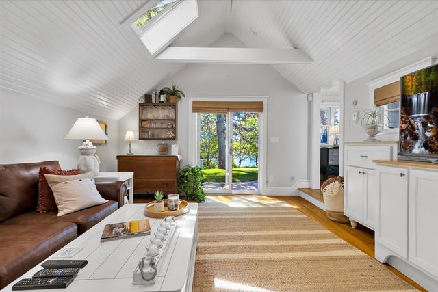 17 Cove Ln, Dennis, MA 02670