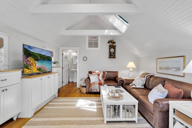 17 Cove Ln, Dennis, MA 02670