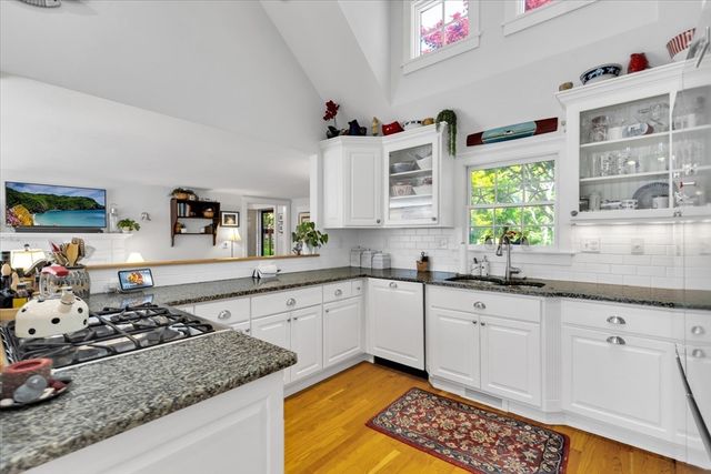 17 Cove Ln, Dennis, MA 02670