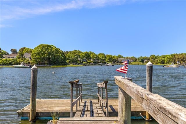 17 Cove Ln, Dennis, MA 02670