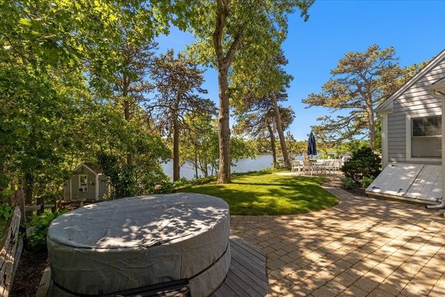 17 Cove Ln, Dennis, MA 02670