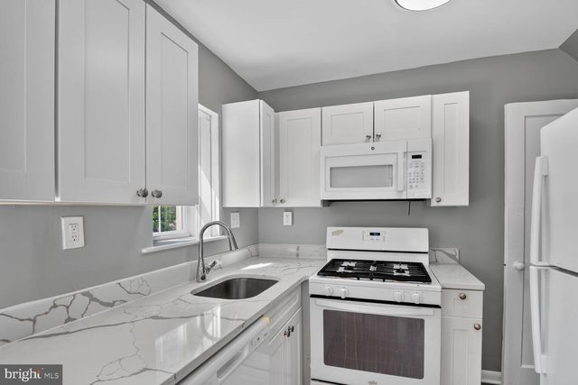 5230 PATRICK HENRY DR, Baltimore, MD 21225