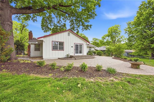 9348 Hardy Drive, Overland Park, KS 66212