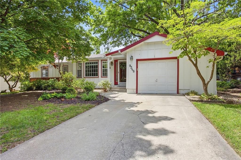 9348 Hardy Drive, Overland Park, KS 66212