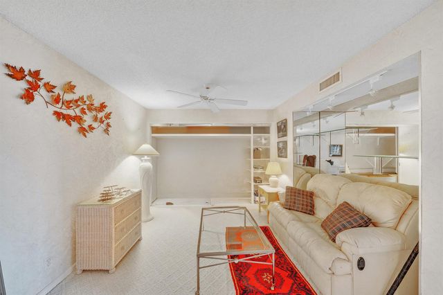 5585 Munsel Lane 102, Boynton Beach, FL 33437