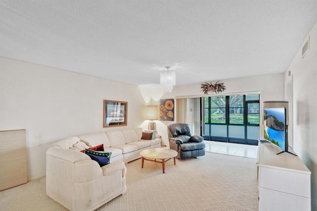 5585 Munsel Lane 102, Boynton Beach, FL 33437