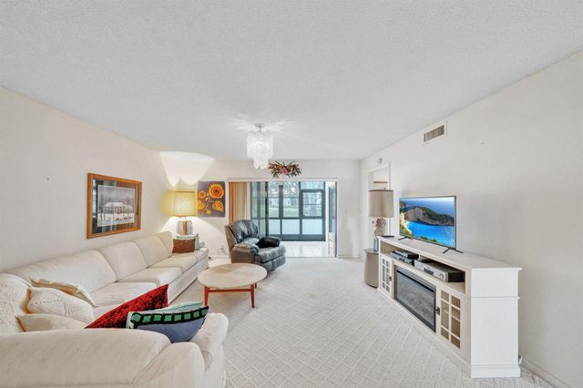 5585 Munsel Lane 102, Boynton Beach, FL 33437