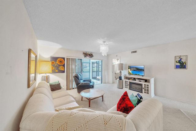 5585 Munsel Lane 102, Boynton Beach, FL 33437