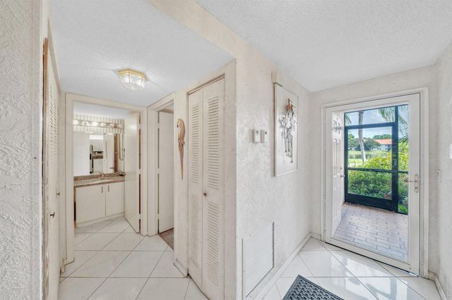 5585 Munsel Lane 102, Boynton Beach, FL 33437