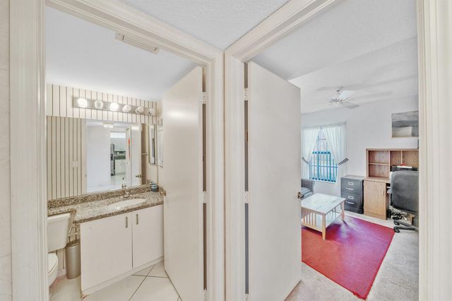 5585 Munsel Lane 102, Boynton Beach, FL 33437