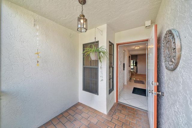 5585 Munsel Lane 102, Boynton Beach, FL 33437