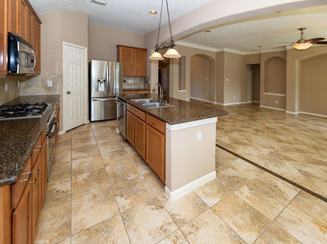 2702 Porto Bianco Lane, League City, TX 77573