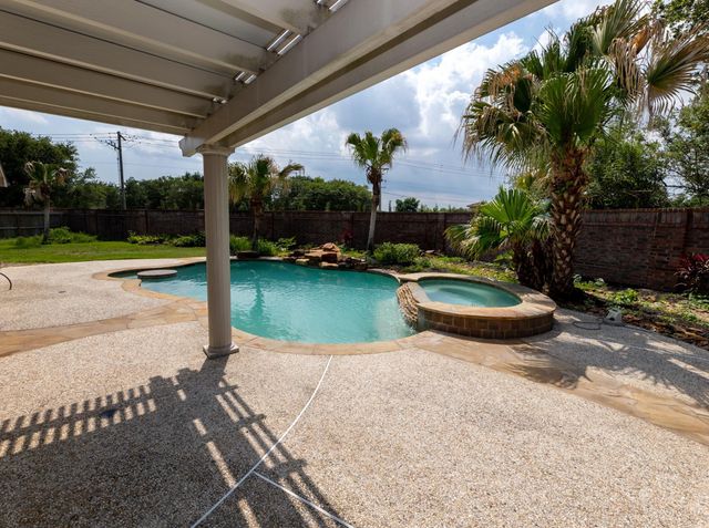 2702 Porto Bianco Lane, League City, TX 77573
