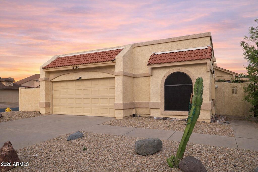 406 E TARO Lane, Phoenix, AZ 85024