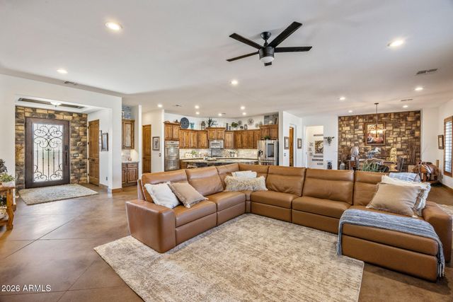 1406 W Joy Ranch Road, Phoenix, AZ 85086