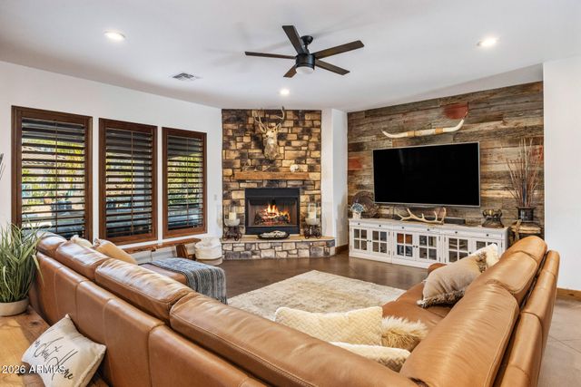 1406 W Joy Ranch Road, Phoenix, AZ 85086