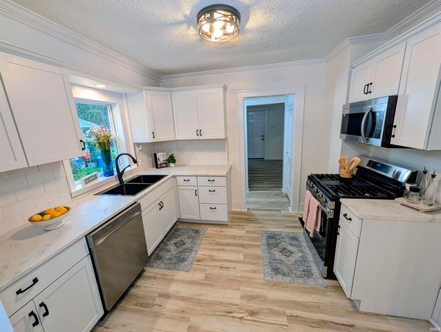 827 E Ewing Avenue, South Bend, IN 46613