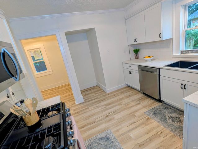 827 E Ewing Avenue, South Bend, IN 46613