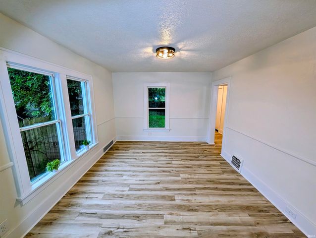 827 E Ewing Avenue, South Bend, IN 46613
